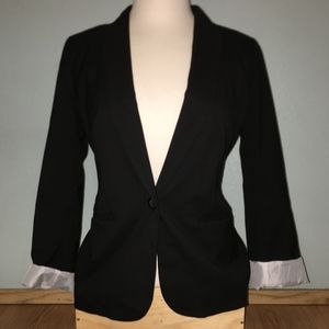Versatile Fitted Black Blazer